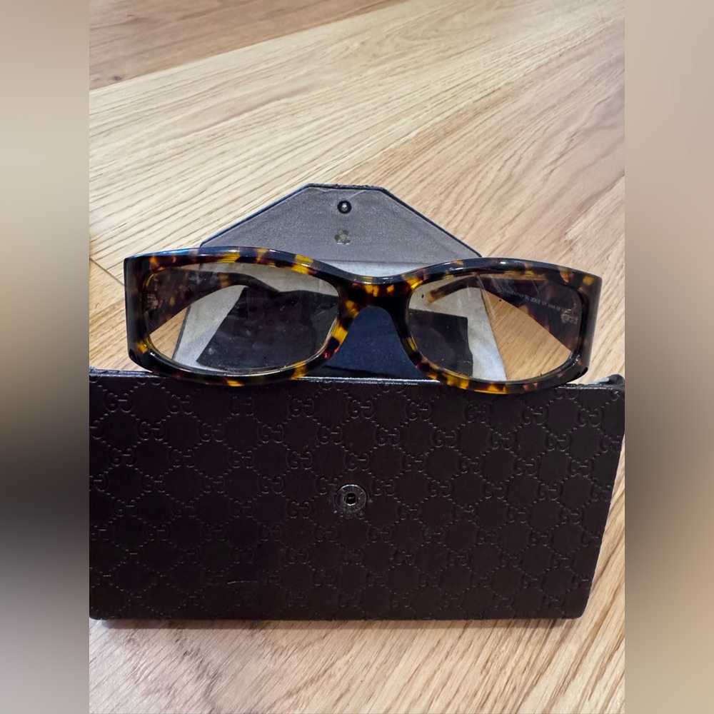 Gucci Tortoiseshell Sunglasses with Gold Crystal GG Logo - Picture 9 of 9